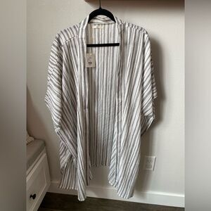 NEW WITH TAGS WOMENS ONE SIZE CARDIGAN